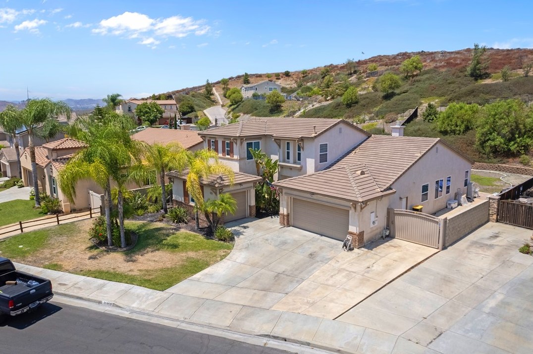 31960 Golden Willow Ct, Winchester, CA 92596