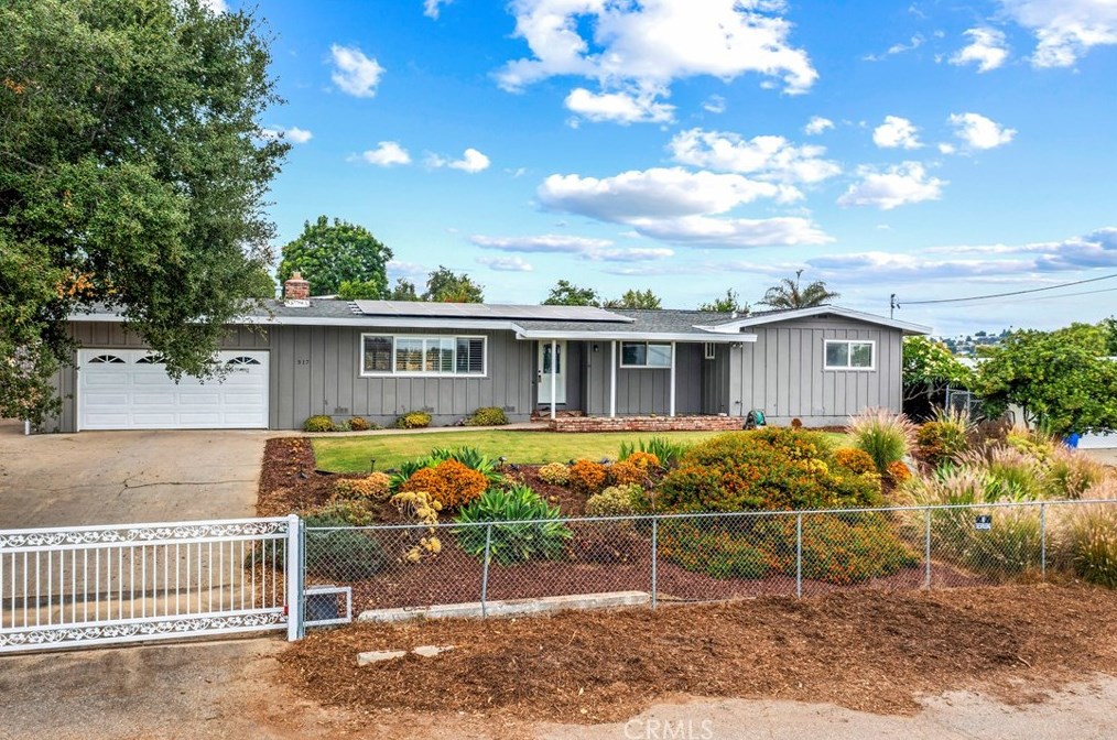 517 W Beech St, Fallbrook, CA 92028