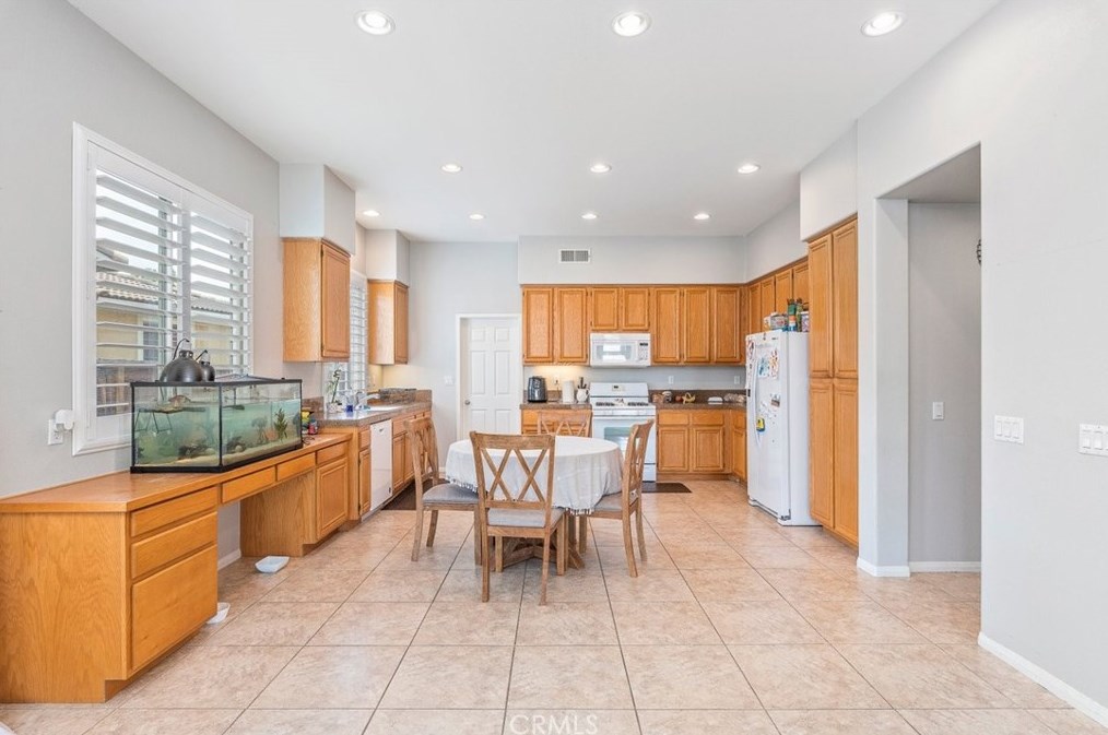 32532 Campo Dr, Temecula CA  92592-6614 exterior