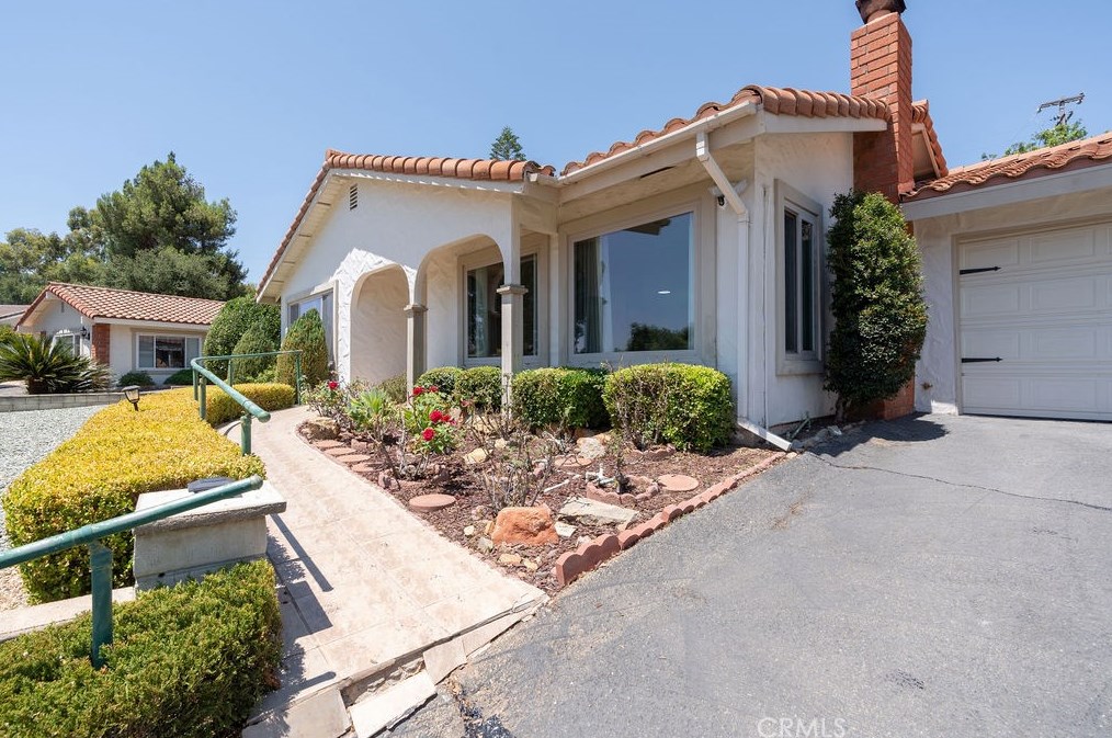 10530 Moon View Way, Escondido, CA 92026