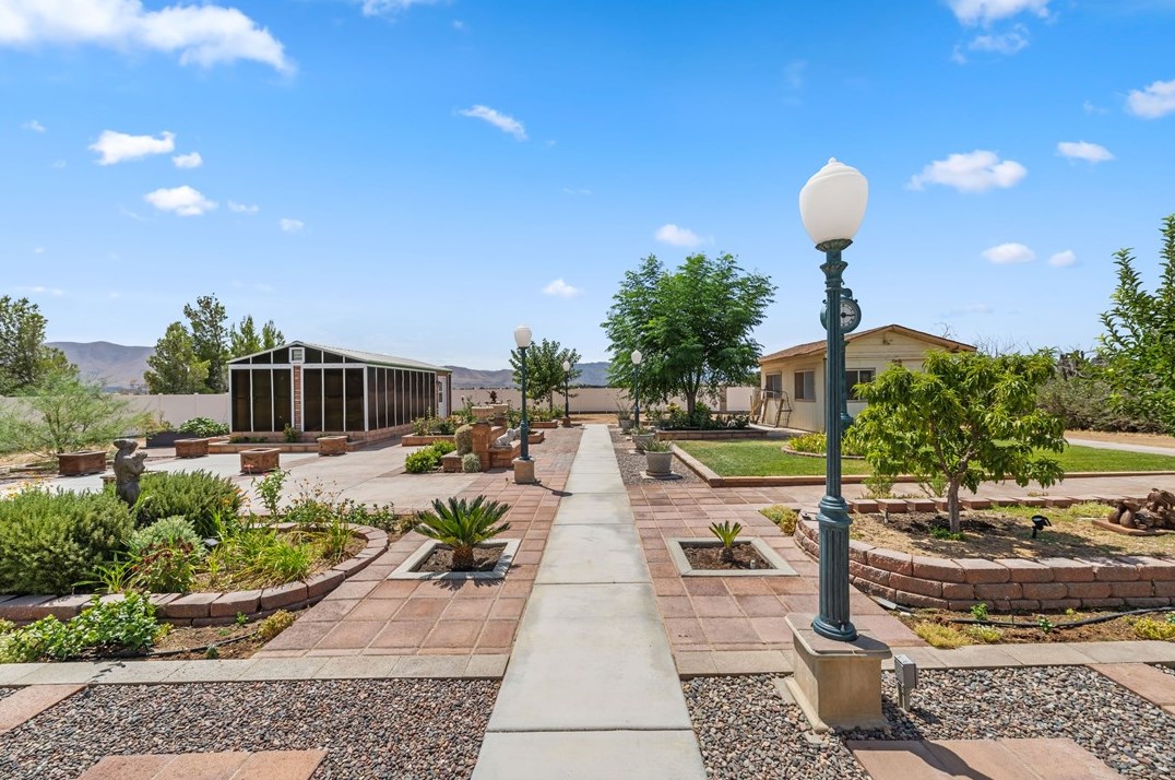 18695 Hercules St, Hesperia, CA 92345-5521