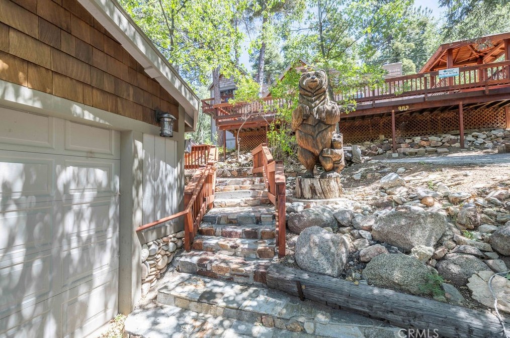 983 Knickerbocker Rd, Big Bear, CA 92315