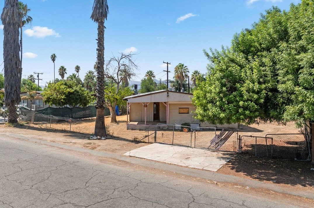 22911 La More Rd, Perris, CA 92570