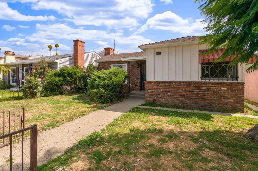 6120 California Ave, Long Beach CA  90805-3050 exterior