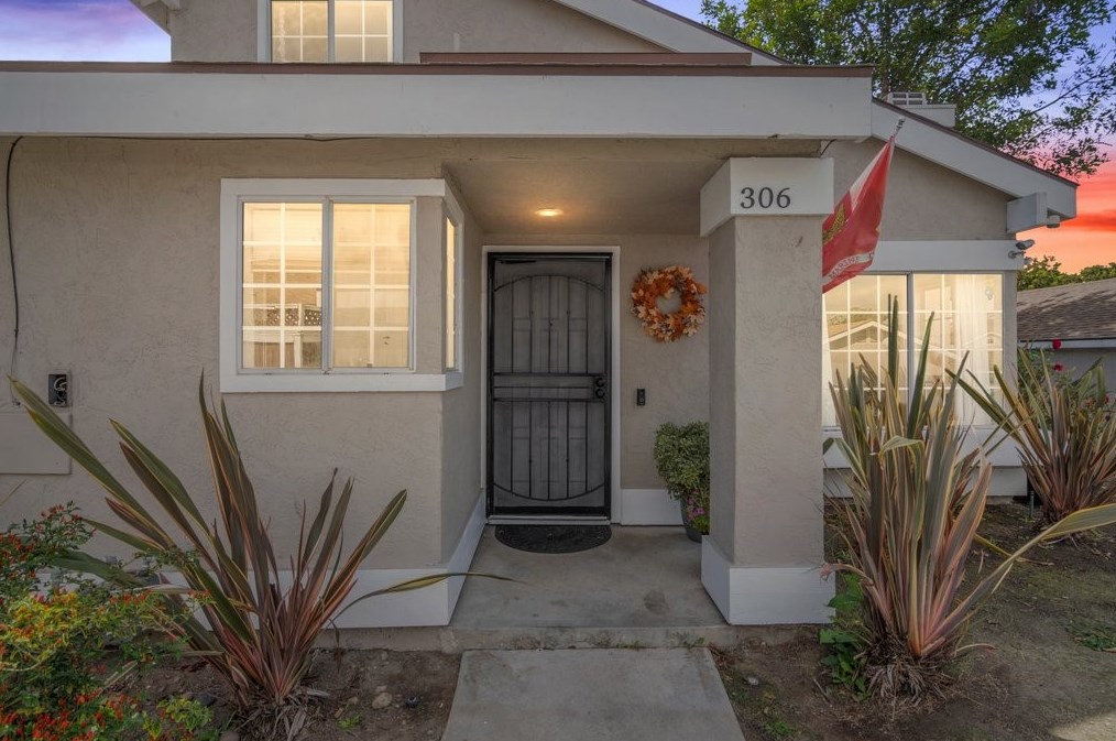 306 Riverview Way, Oceanside, CA 92057