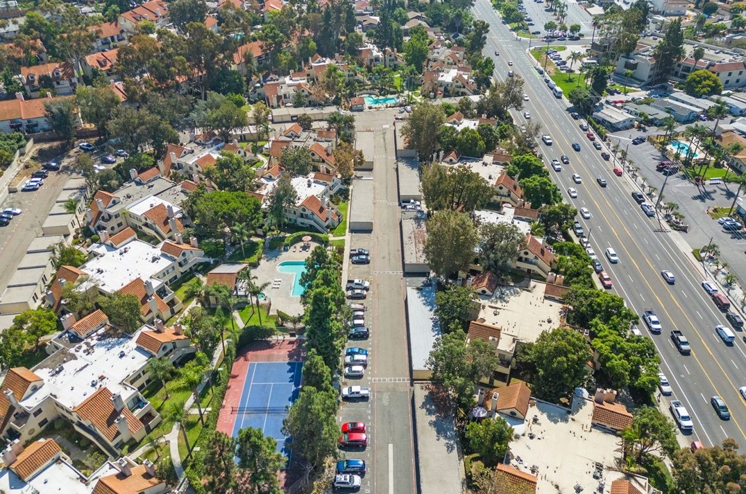 333 Melrose Dr, Vista CA  92083-4844 exterior