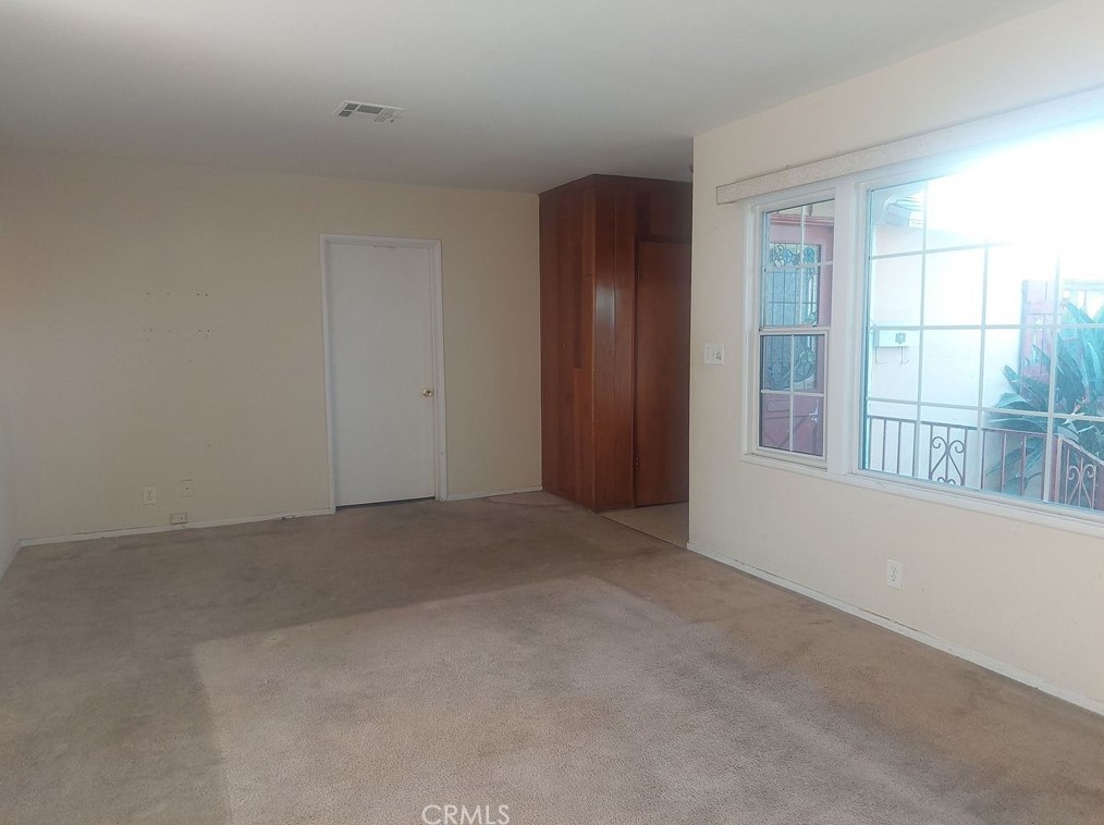 9137 Bartee Ave, Los Angeles, CA 91331-4809
