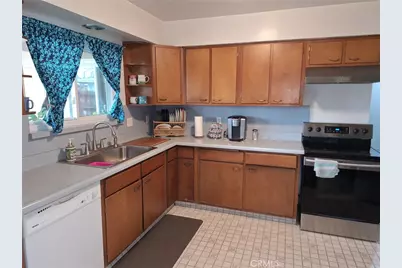 619 S Palm Avenue #E, Hemet, CA 92543 - Photo 2