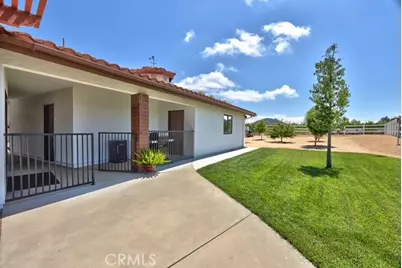 38155 Avenida La Cresta, Murrieta, CA 92562 - Photo 12