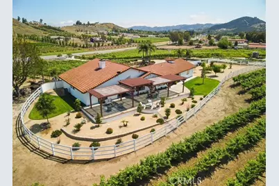 38155 Avenida La Cresta, Murrieta, CA 92562 - Photo 2