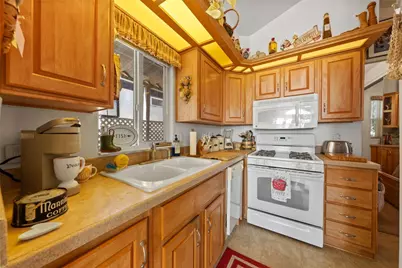 32000 Riverside Dr. #J-8, Lake Elsinore, CA 92530 - Photo 18