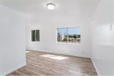 7254 Vassar Ave #308, Canoga Park, CA 91303 - Photo 2