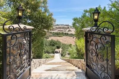 21128 Via Los Laureles, Murrieta, CA 92562 - Photo 52