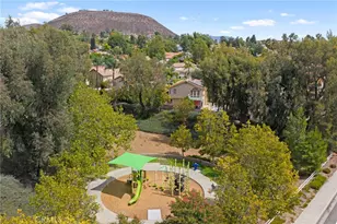 39317 Via Sonrisa, Murrieta, CA 92593 - Photo 20