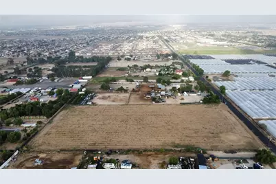 2 Lemon Avenue, Perris, CA 92571 - Photo 8