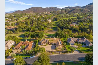 22285 Bear Creek Drive, Murrieta, CA 92562 - Photo 4