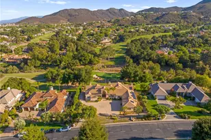 22285 Bear Creek Dr, Murrieta, CA 92562 - Photo 4