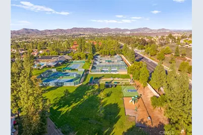 22285 Bear Creek Drive, Murrieta, CA 92562 - Photo 42