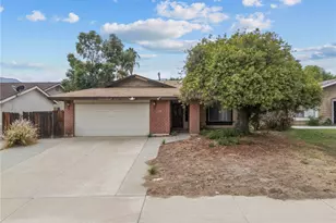 127 N Massachusetts, Lake Elsinore, CA 92530 - Photo 2