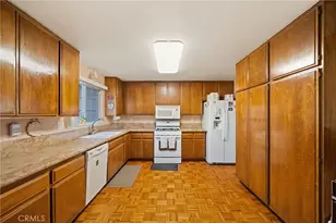 8215 Tamarind Ln, Jurupa Valley, CA 92509 - Photo 14