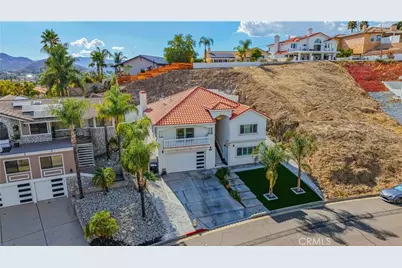 29875 Smugglers Point Drive, Canyon Lake, CA 92587 - Photo 4