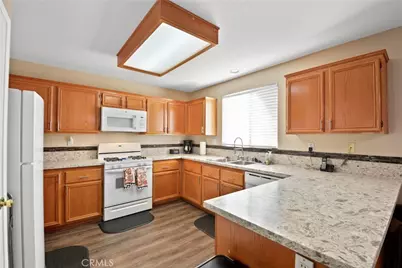 17049 La Vesu Rd., Fontana, CA 92337 - Photo 8