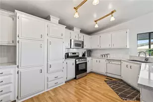 1300 W Menlo, Hemet, CA 92543 - Photo 8