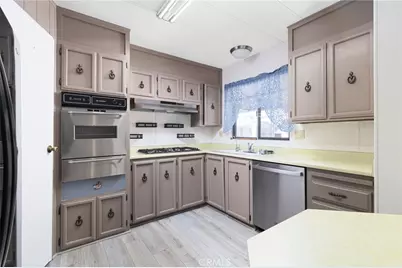 881 N Lake #301, Hemet, CA 92544 - Photo 16