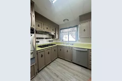 881 N Lake #301, Hemet, CA 92544 - Photo 6