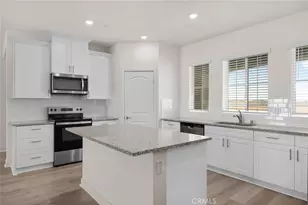 14829 Desert Lily Ct, Apple Valley, CA 92307 - Photo 2