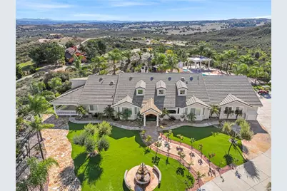 35751 Avenida La Cresta, Murrieta, CA 92562 - Photo 2