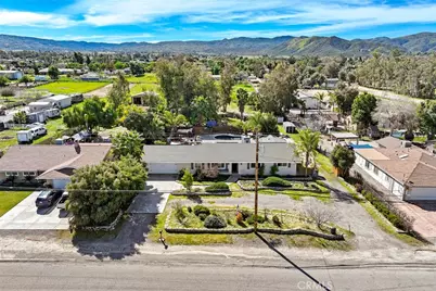 40069 Newport, Hemet, CA 92543 - Photo 2