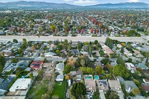 17806 Erwin St, Encino, CA 91316 - Photo 58