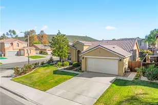 32816 Autumn Wood Cir, Lake Elsinore, CA 92530 - Photo 6