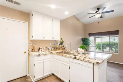 40624 Corte Albara, Murrieta, CA 92562 - Photo 4