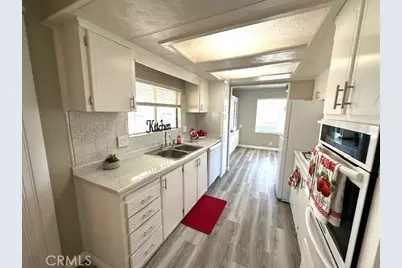 881 N. Lake Street #202, Hemet, CA 92544 - Photo 2