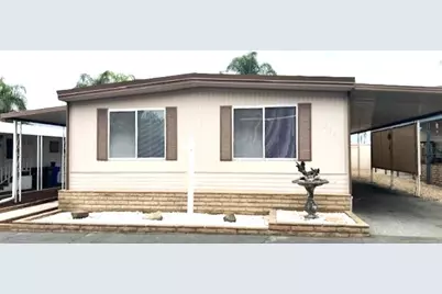 881 N. Lake Street #202, Hemet, CA 92544 - Photo 1