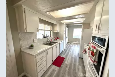 881 N. Lake Street #202, Hemet, CA 92544 - Photo 2