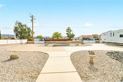 17528 Danbury, Hesperia, CA 92345 - Photo 6