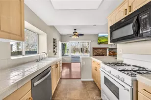 30752 Canterfield Dr, Temecula, CA 92592 - Photo 6