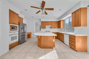 31465 Pear Blossom Cir, Murrieta, CA 92563 - Photo 4