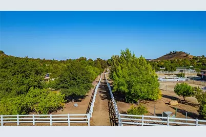 19315 Avenida Cordoba, Murrieta, CA 92562 - Photo 6