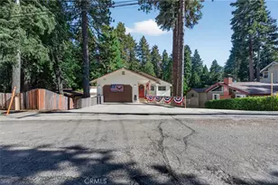 31351 Firwood Dr, Running Springs, CA 92382 - Photo 4