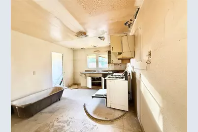 13807 Carson, Trona, CA 93562 - Photo 10