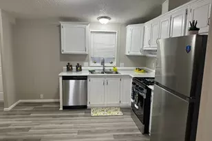 880 N Lake St, Hemet, CA 92544 - Photo 6