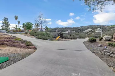 27800 Chantal Drive, Hemet, CA 92544 - Photo 6