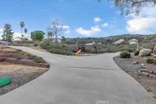 27800 Chantal Dr, Hemet, CA 92544 - Photo 6