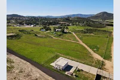 25099 Bundy Canyon, Menifee, CA 92584 - Photo 10