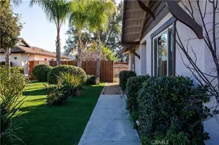 30225 Amber Ln, Hemet, CA 92543 - Photo 6