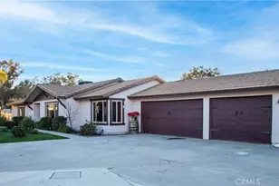 30225 Amber Ln, Hemet, CA 92543 - Photo 2